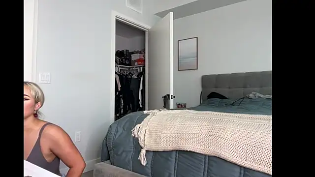 Snapshot of ElenaErickson chatting on October 13, 2025, 7:59 pm ElenaErickson online show from October 13, 2025, 7:59 pm