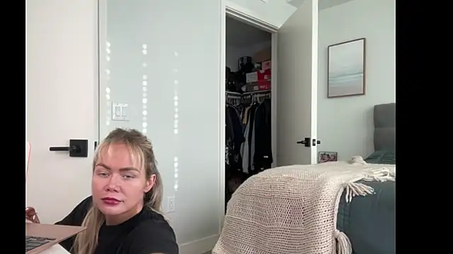 ElenaErickson online show from June 8, 2026, 1:28 am