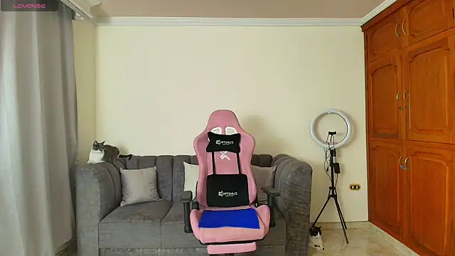 lili jade222 online show from March 14, 2026, 4:18 am