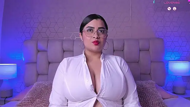 Snapshot of Emilyboobss chatting on February 10, 2025, 6:42 am Emilyboobss online show from February 10, 2025, 6:42 am