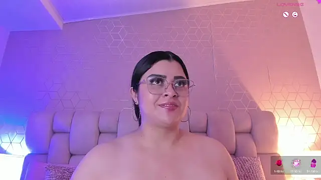 Snapshot of Emilyboobss chatting on March 12, 2025, 9:44 am Emilyboobss online show from March 12, 2025, 9:44 am