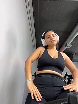 Snapshot of Nathcurly_ chatting on February 19, 2025, 3:06 am Nathcurly online show from February 19, 2025, 3:06 am