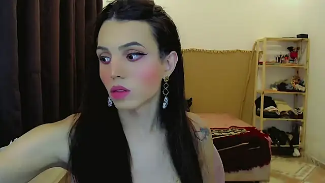 Sophie Fantasys online show from February 6, 2026, 2:35 pm