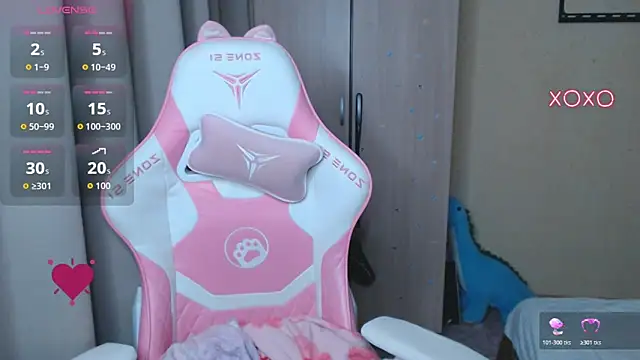 Snapshot of LeahGottty chatting on December 5, 2025, 2:10 am LeahGottty online show from December 5, 2025, 2:10 am