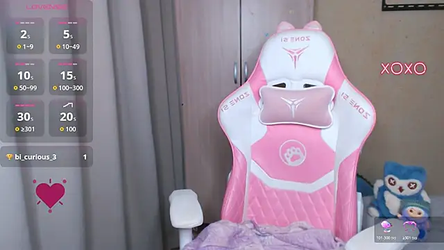 Snapshot of LeahGottty chatting on November 19, 2025, 3:17 am LeahGottty online show from November 19, 2025, 3:17 am