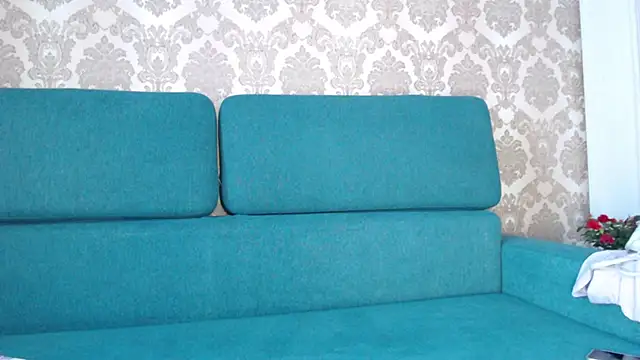 Snapshot of Louise_Lavender chatting on February 19, 2025, 5:16 am Louise Lavender online show from February 19, 2025, 5:16 am