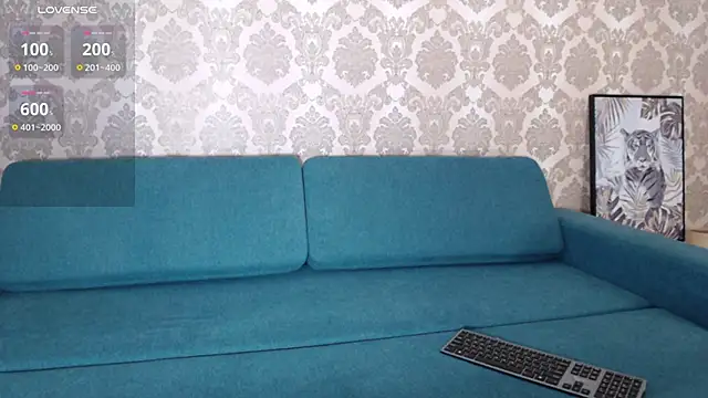 Snapshot of Louise_Lavender chatting on December 10, 2024, 3:20 am Louise Lavender online show from December 10, 2024, 3:20 am