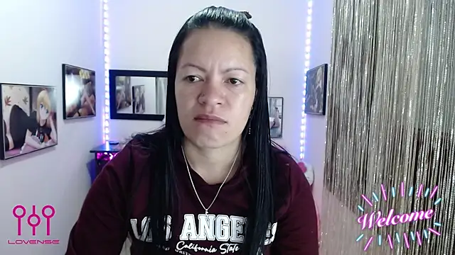 Cristal w online show from October 9, 2025, 1:22 pm