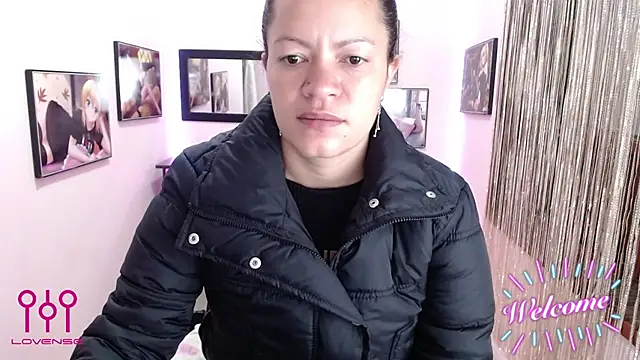 Cristal w online show from October 24, 2025, 12:37 pm