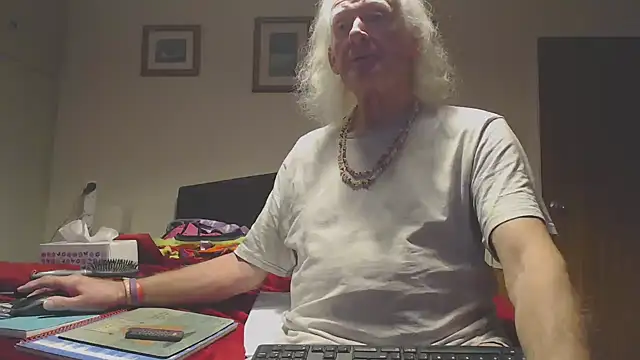 Snapshot of WaverlyKernow chatting on December 21, 2025, 3:03 pm WaverlyKernow online show from December 21, 2025, 3:03 pm