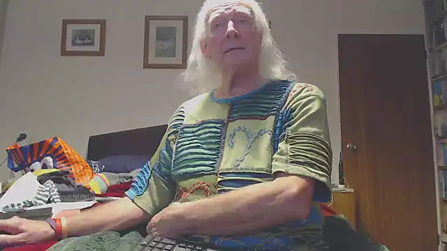 Snapshot of WaverlyKernow chatting on February 10, 2026, 1:10 pm WaverlyKernow online show from February 10, 2026, 1:10 pm