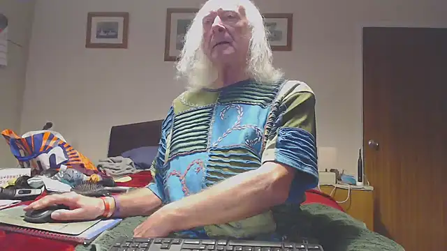 Snapshot of WaverlyKernow chatting on February 14, 2026, 8:14 am WaverlyKernow online show from February 14, 2026, 8:14 am