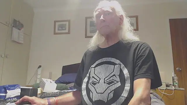 Snapshot of WaverlyKernow chatting on April 14, 2026, 1:27 pm WaverlyKernow online show from April 14, 2026, 1:27 pm