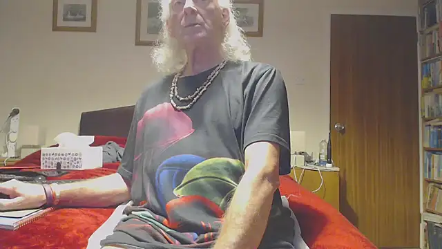 Snapshot of WaverlyKernow chatting on December 18, 2025, 10:30 am WaverlyKernow online show from December 18, 2025, 10:30 am