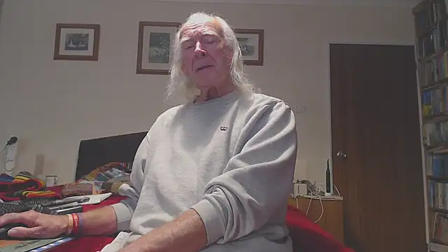 Snapshot of WaverlyKernow chatting on January 7, 2026, 11:48 am WaverlyKernow online show from January 7, 2026, 11:48 am