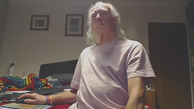 Snapshot of WaverlyKernow chatting on January 10, 2026, 8:53 am WaverlyKernow online show from January 10, 2026, 8:53 am