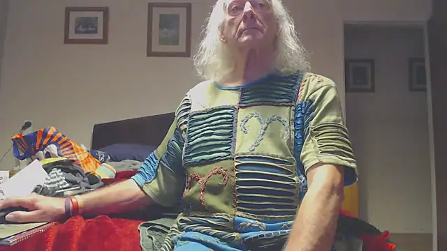 Snapshot of WaverlyKernow chatting on February 11, 2026, 8:47 am WaverlyKernow online show from February 11, 2026, 8:47 am