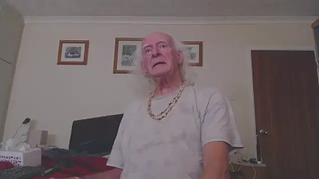 Snapshot of WaverlyKernow chatting on December 22, 2025, 12:27 pm WaverlyKernow online show from December 22, 2025, 12:27 pm