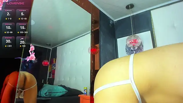 Snapshot of ElianFoxter chatting on October 13, 2025, 10:32 pm ElianFoxter online show from October 13, 2025, 10:32 pm