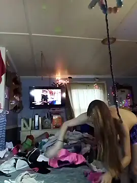 Snapshot of beelzebubblesxo chatting on October 29, 2025, 1:10 pm beelzebubblesxo online show from October 29, 2025, 1:10 pm