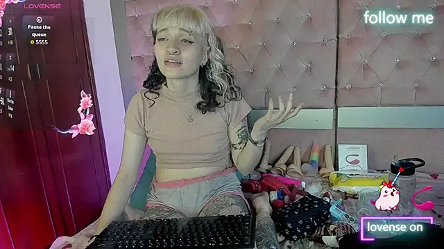 Snapshot of neeko_princes chatting on April 20, 2026, 12:30 pm neeko princes online show from April 20, 2026, 12:30 pm