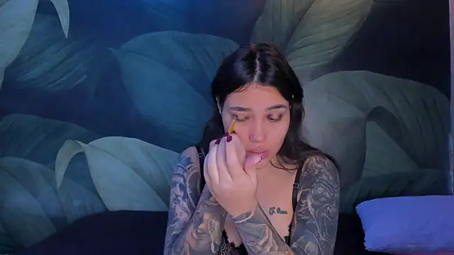 Snapshot of sweett_dirty chatting on October 18, 2025, 12:18 pm sweett dirty online show from October 18, 2025, 12:18 pm