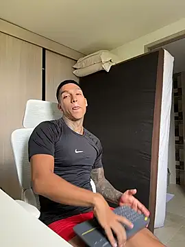 Snapshot of sendfer chatting on February 12, 2026, 7:13 pm sendfer online show from February 12, 2026, 7:13 pm