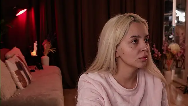 VictoriaMorrone online show from October 7, 2025, 6:20 pm