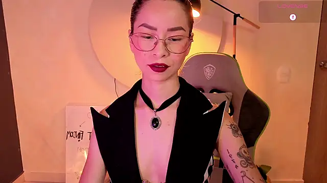 Snapshot of rosse_98_ chatting on May 1, 2026, 2:11 pm rosse 98 online show from May 1, 2026, 2:11 pm