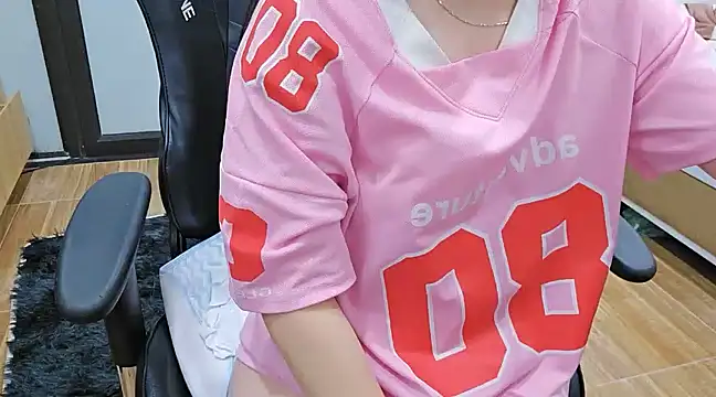 Kemmy babe20 online show from March 8, 2025, 3:56 pm