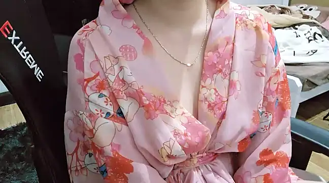 Kemmy babe20 online show from February 26, 2025, 1:11 pm