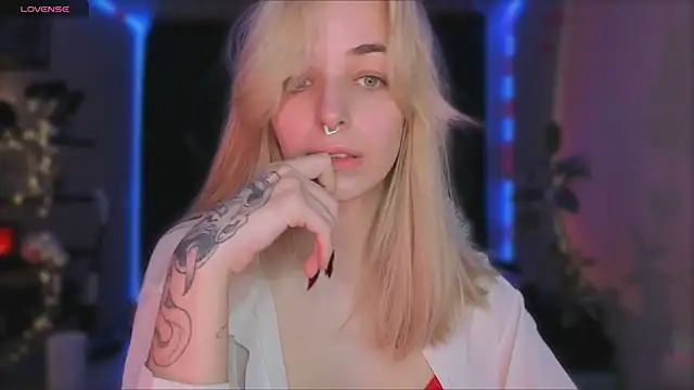 Snapshot of Eli_Llie chatting on November 10, 2025, 8:25 pm Eli Llie online show from November 10, 2025, 8:25 pm