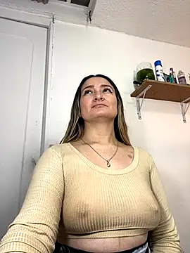 Snapshot of antonella87 chatting on October 12, 2025, 8:10 pm antonella87 online show from October 12, 2025, 8:10 pm