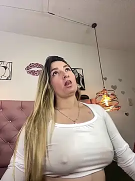 Snapshot of antonella87 chatting on November 18, 2025, 10:13 pm antonella87 online show from November 18, 2025, 10:13 pm