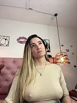 Snapshot of antonella87 chatting on October 25, 2025, 7:58 pm antonella87 online show from October 25, 2025, 7:58 pm