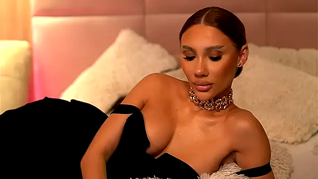 Snapshot of AvaHeath chatting on December 5, 2025, 12:32 am AvaHeath online show from December 5, 2025, 12:32 am