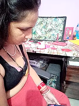 Snapshot of reemacouple007 chatting on July 25, 2026, 5:15 am reemacouple007 online show from July 25, 2026, 5:15 am