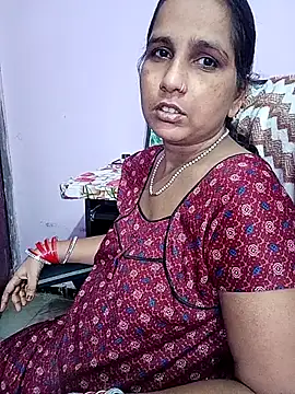 Snapshot of reemacouple007 chatting on July 31, 2026, 8:03 am reemacouple007 online show from July 31, 2026, 8:03 am