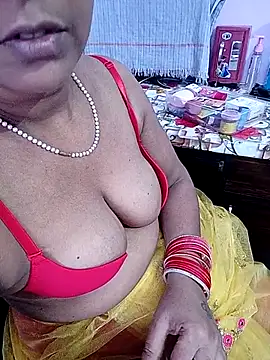 Snapshot of reemacouple007 chatting on July 4, 2026, 4:52 am reemacouple007 online show from July 4, 2026, 4:52 am