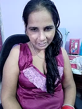 Snapshot of reemacouple007 chatting on July 1, 2026, 4:57 am reemacouple007 online show from July 1, 2026, 4:57 am