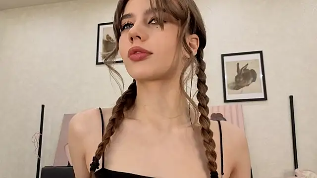Snapshot of dolly_ll chatting on August 1, 2026, 1:31 pm dolly ll online show from August 1, 2026, 1:31 pm