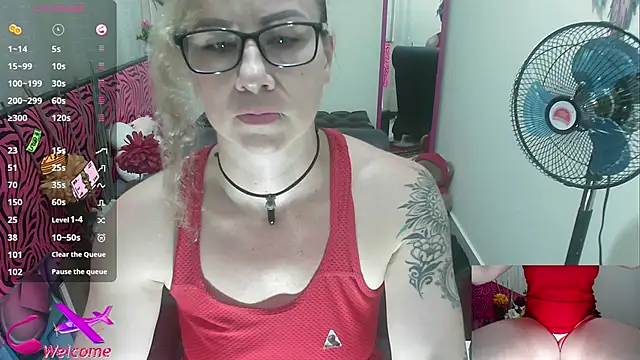 ViickySexy online show from September 25, 2025, 7:53 pm