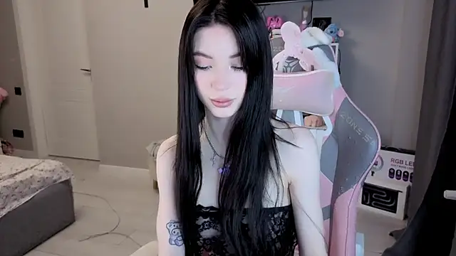 Aliceblush online show from December 3, 2025, 3:44 pm