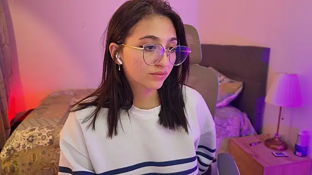 zoe moon18 online show from September 30, 2025, 5:46 am