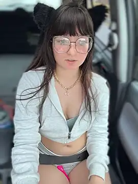 Snapshot of urpuppymoon chatting on February 19, 2026, 6:49 pm urpuppymoon online show from February 19, 2026, 6:49 pm