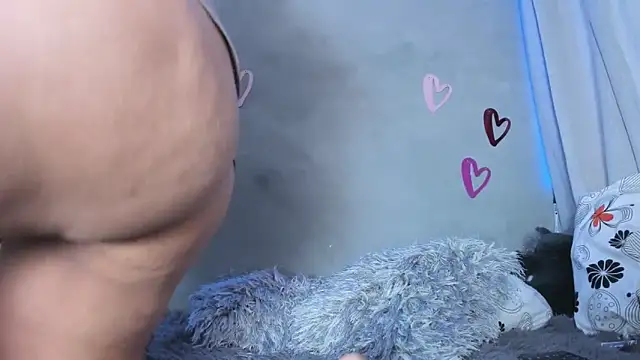 Snapshot of Alexxxholy chatting on March 11, 2026, 12:32 pm Alexxxholy online show from March 11, 2026, 12:32 pm