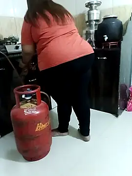 Snapshot of Ravina_patil1 chatting on November 13, 2025, 6:34 pm Ravina patil1 online show from November 13, 2025, 6:34 pm