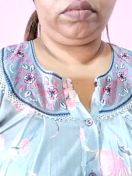 Snapshot of Ravina_patil1 chatting on August 3, 2026, 9:15 am Ravina patil1 online show from August 3, 2026, 9:15 am