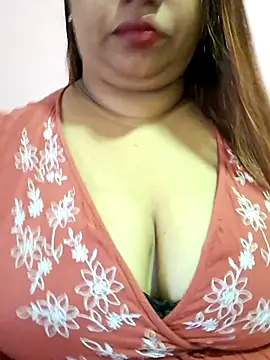 Snapshot of Ravina_patil1 chatting on July 7, 2026, 6:47 am Ravina patil1 online show from July 7, 2026, 6:47 am