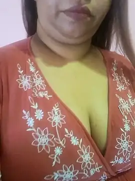 Ravina patil1 online show from May 1, 2026, 7:24 am